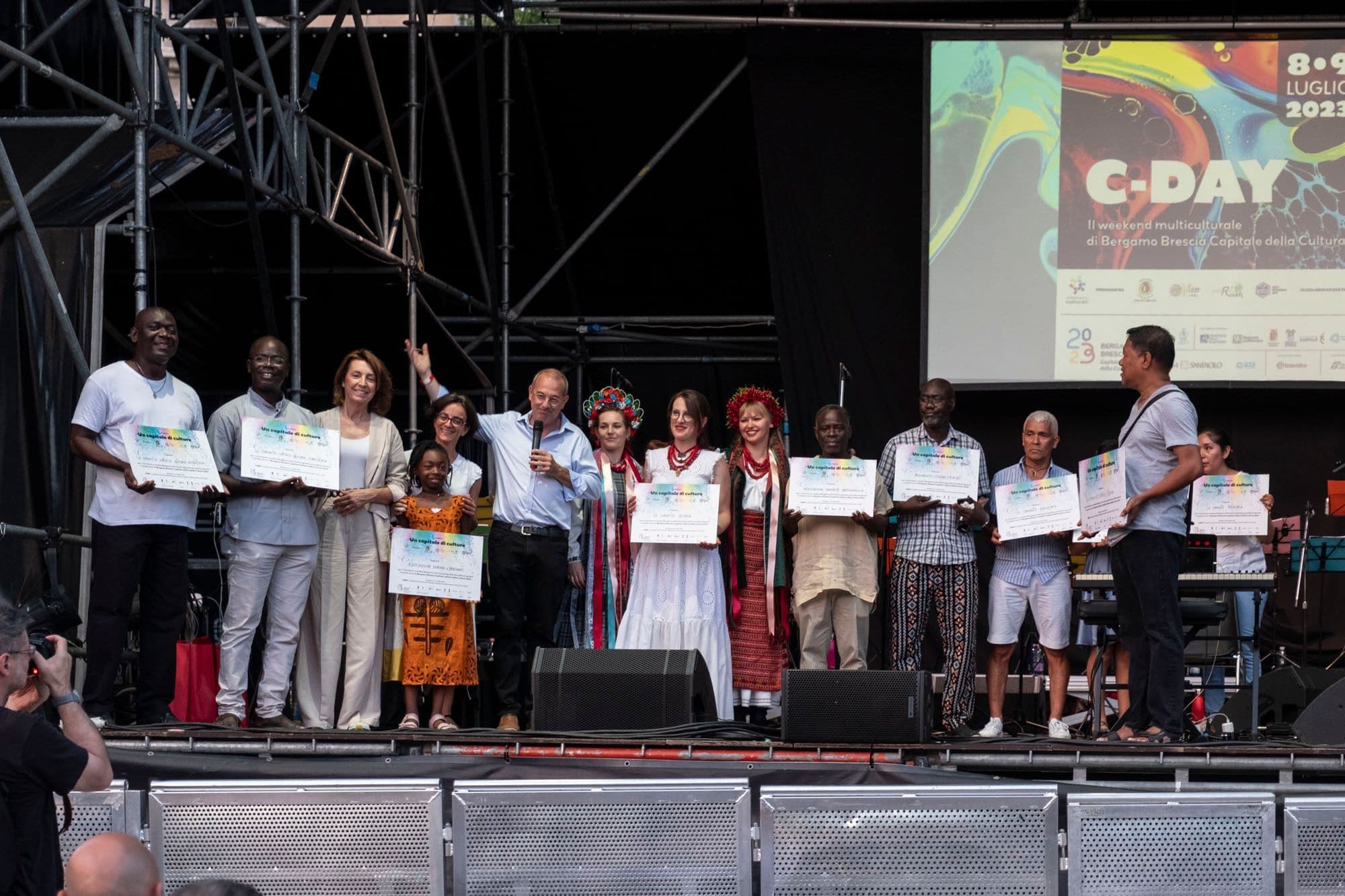 C-DAY: Bergamo è un'esplosione di COLORI!